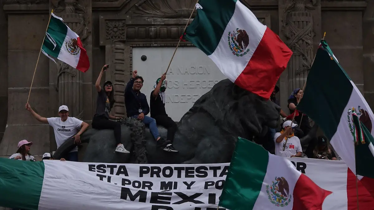 Manifestantes en contra de la reforma judicial (2)